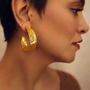 Håndlavet guldbelagt ørering