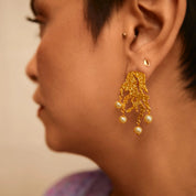 Guldbelagt ørering med perler