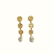 Guldbelagt ørering med fresh water perl