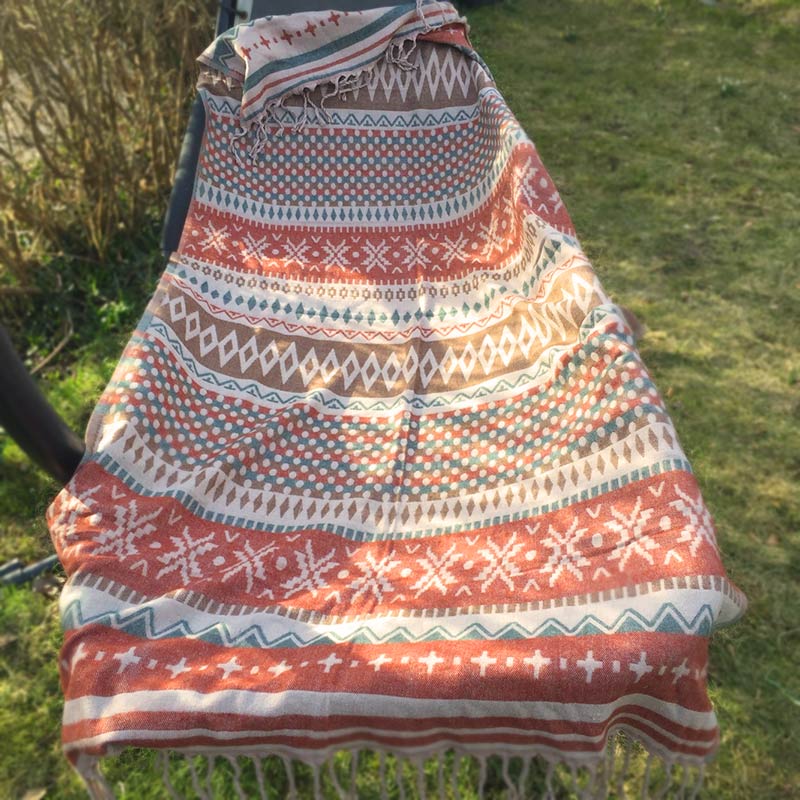 Uld tæppe med unikt mønster