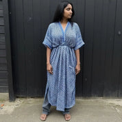 Kaftan med bindebånd – Empire Snit – Blå