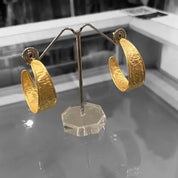 Håndlavet guldbelagt ørering